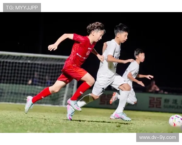 上海小朋友足球校队崭露头角 助力青少年体育发展与团队精神培养